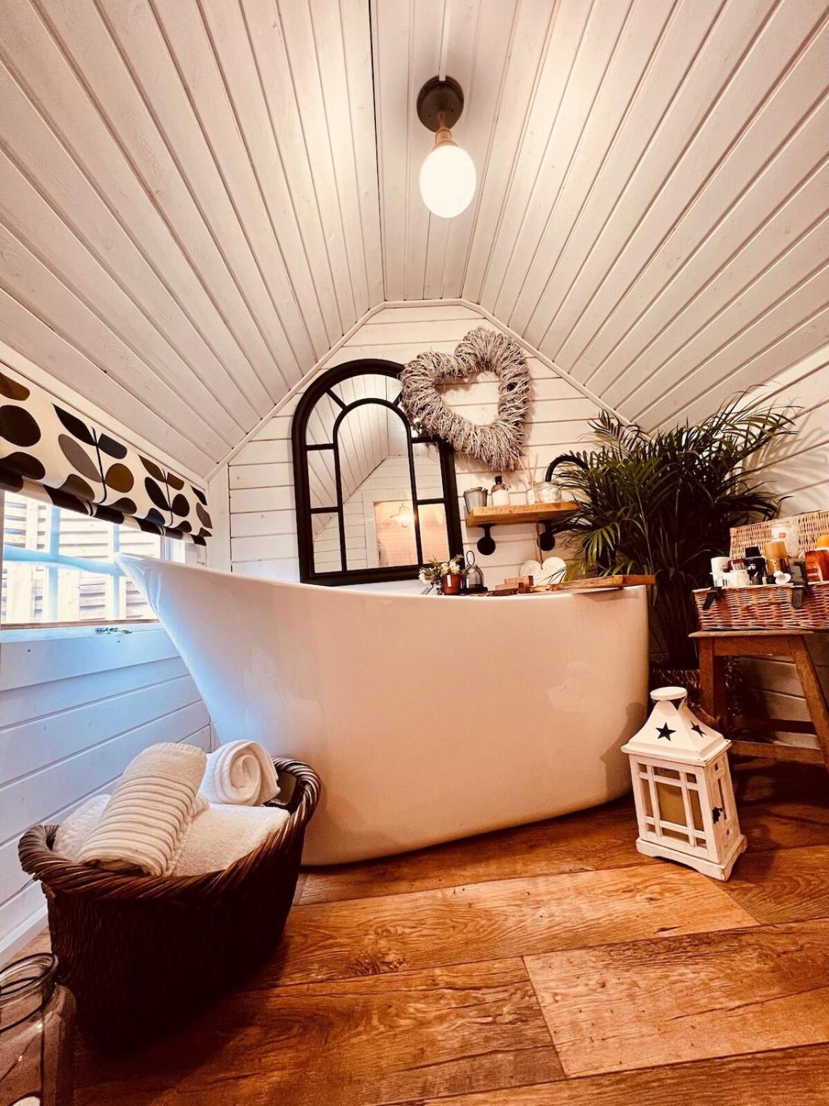 1 - Ein Trysor Cudd - Outdoor Bathtub - Incredible Views Pont Sticill Exterior foto
