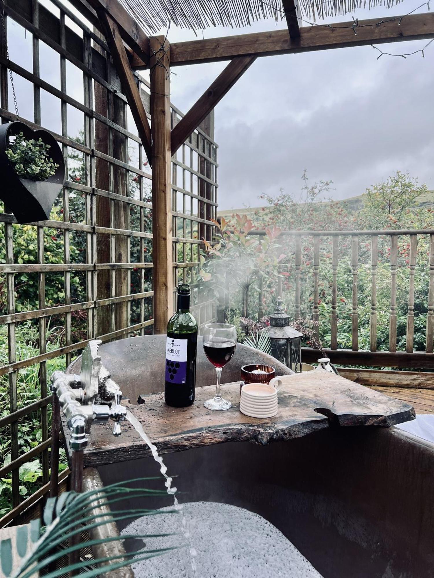 1 - Ein Trysor Cudd - Outdoor Bathtub - Incredible Views Pont Sticill Exterior foto